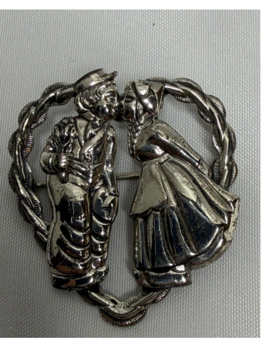 Vintage Beau Sterling Pins, Kissing Couple